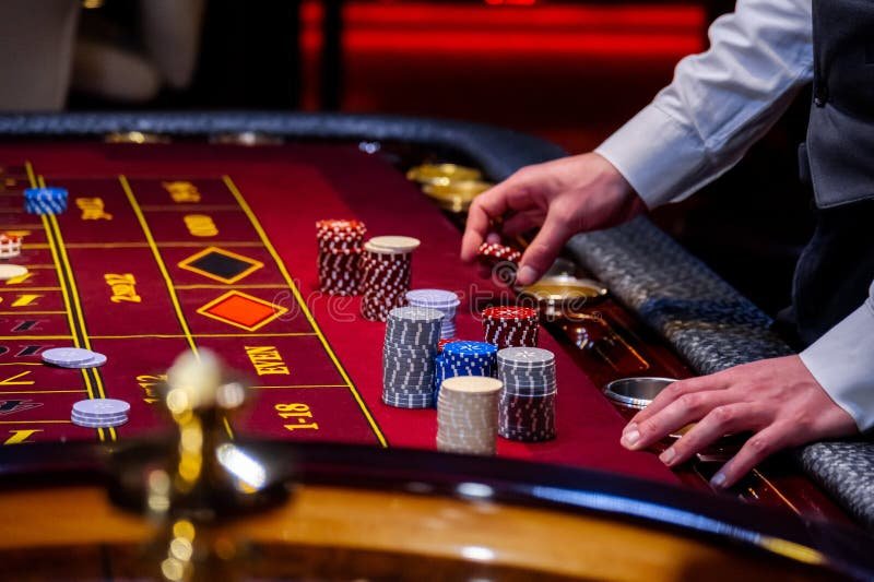 Filipino user browsing 747-5 on a smartphone showing local sports and casino content