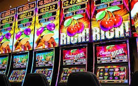 Filipino player enjoying 747-5 Live Casino baccarat on mobile browser